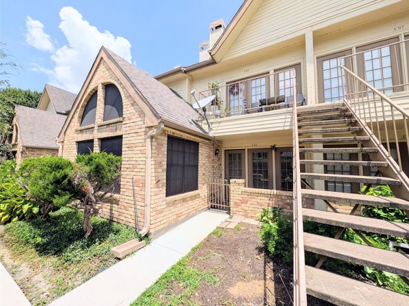 2425 Holly Hall Street 62, Houston TX 77054