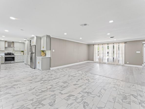 7718 Dillon Street, Houston TX 77061