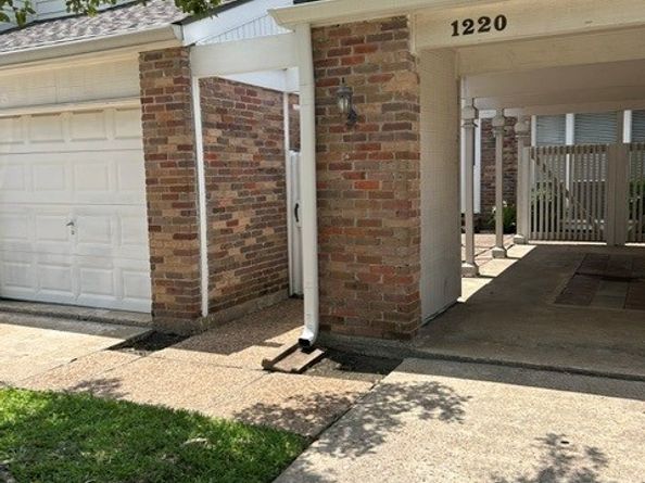 1220 Fountain View Drive 197, Houston TX 77057