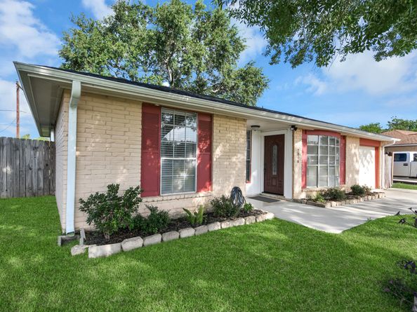 7806 Belle Glen Drive, Houston TX 77072