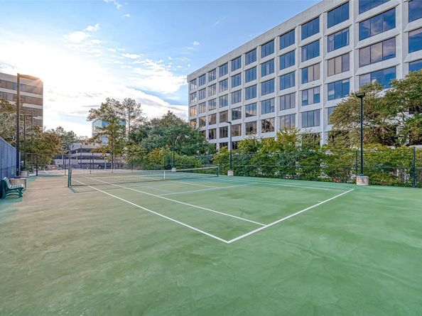 49 Briar Hollow Lane 702, Houston TX 77027