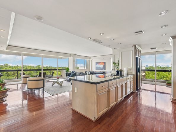 49 Briar Hollow Lane 702, Houston TX 77027