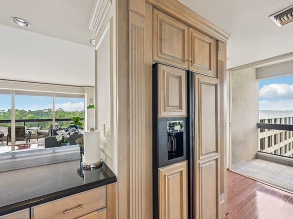 49 Briar Hollow Lane 702, Houston TX 77027