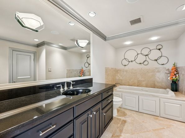 49 Briar Hollow Lane 702, Houston TX 77027