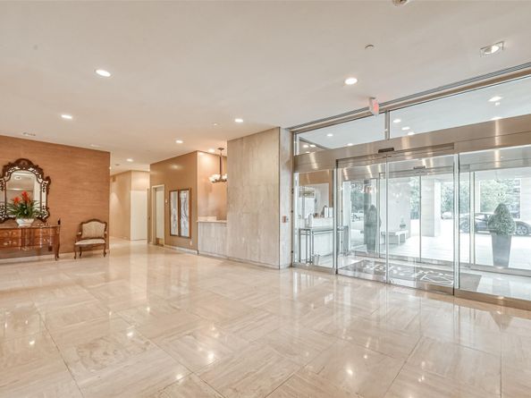 49 Briar Hollow Lane 702, Houston TX 77027