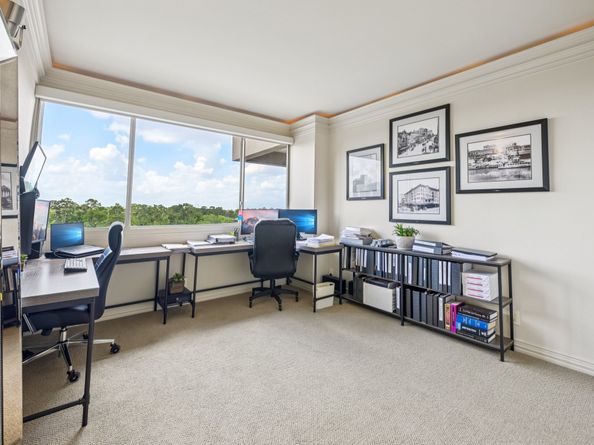 49 Briar Hollow Lane 702, Houston TX 77027