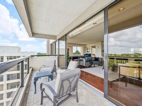 49 Briar Hollow Lane 702, Houston TX 77027