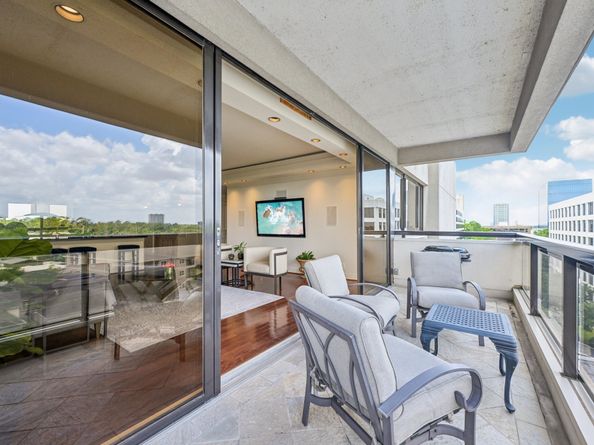 49 Briar Hollow Lane 702, Houston TX 77027