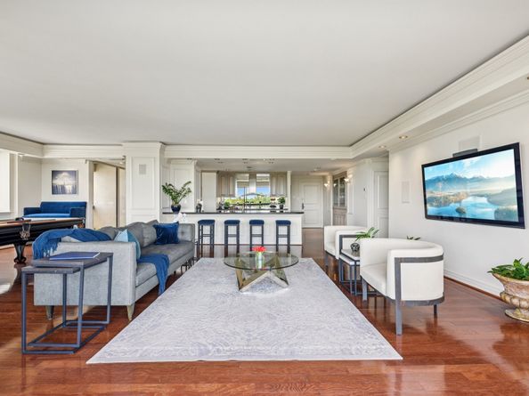 49 Briar Hollow Lane 702, Houston TX 77027