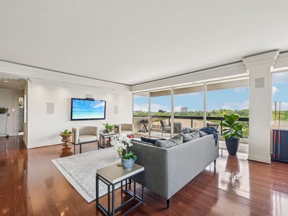 49 Briar Hollow Lane 702, Houston TX 77027