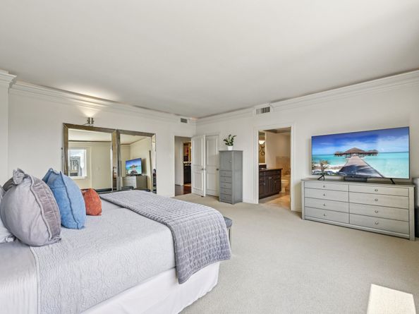 49 Briar Hollow Lane 702, Houston TX 77027