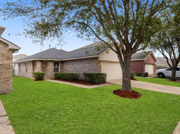 939 Blanchard Hill, Houston TX 77047