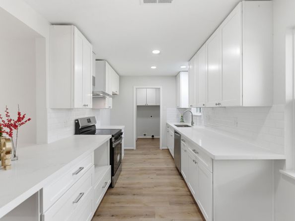 9326 Meadowbriar Lane, Houston TX 77063