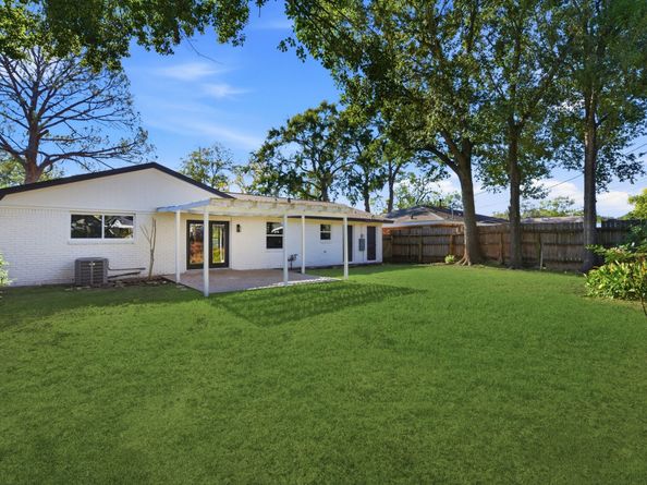 9326 Meadowbriar Lane, Houston TX 77063