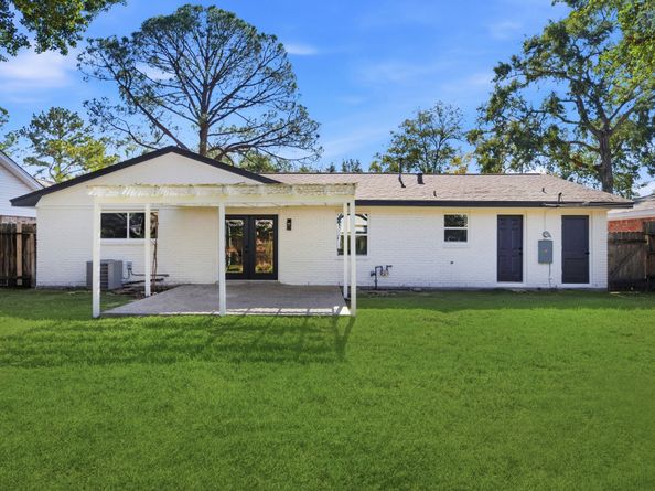 9326 Meadowbriar Lane, Houston TX 77063