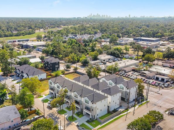 4850 Pinemont Drive, Houston TX 77092