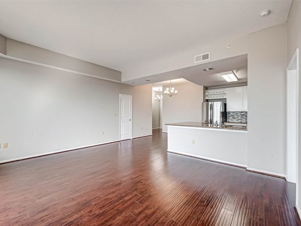 3505 Sage Road 2106, Houston TX 77056