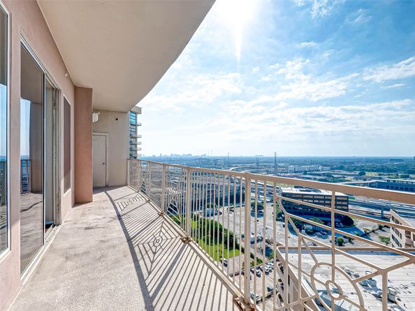 3505 Sage Road 2106, Houston TX 77056