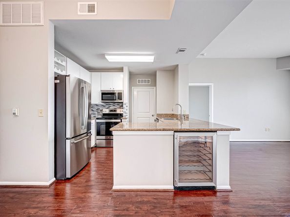 3505 Sage Road 2106, Houston TX 77056