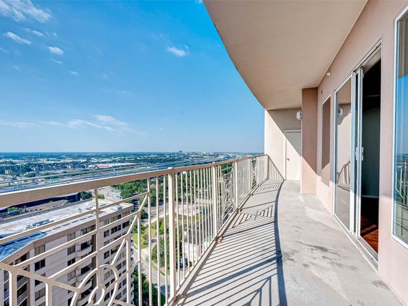 3505 Sage Road 2106, Houston TX 77056