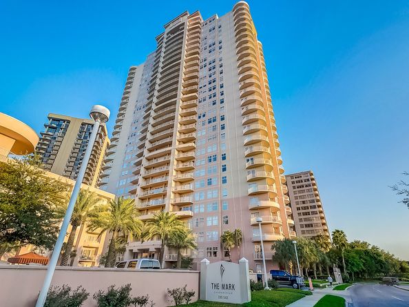 3505 Sage Road 2106, Houston TX 77056