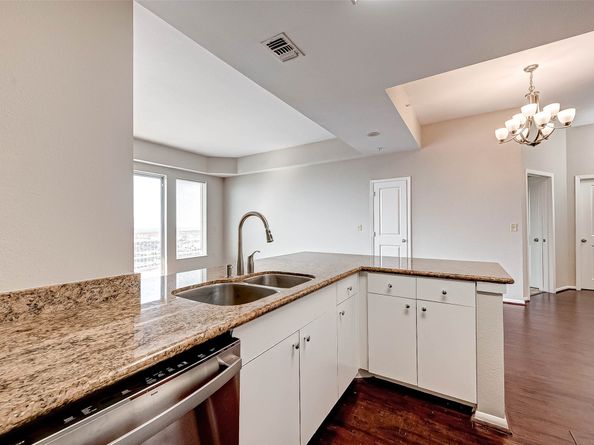 3505 Sage Road 2106, Houston TX 77056