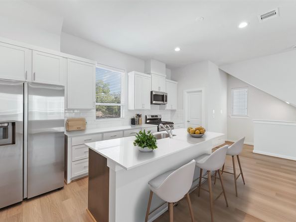 1013 Erin Street S, Houston TX 77009