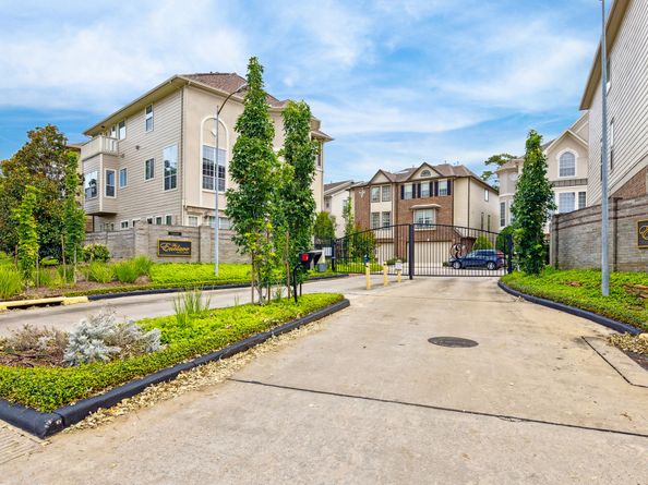 1839 Stacy Crest, Houston TX 77008