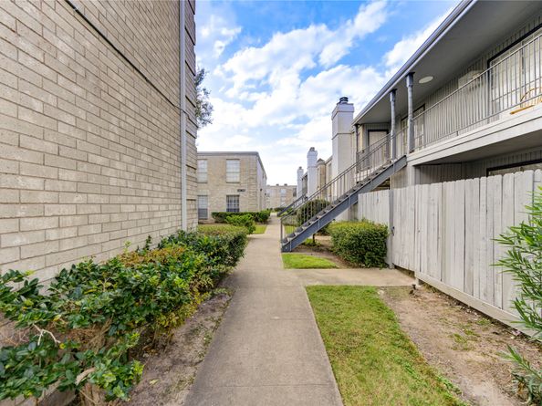 6606 De Moss Drive 1704, Houston TX 77074