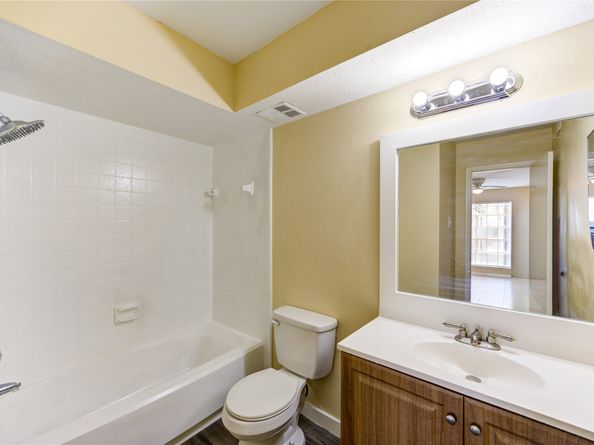 6606 De Moss Drive 1704, Houston TX 77074