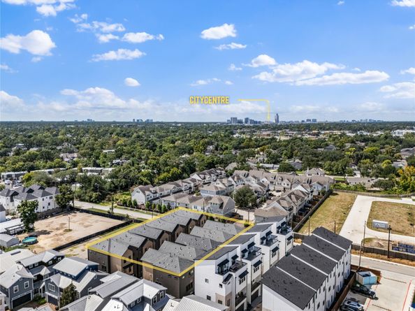 1614 Ojeman Road E, Houston TX 77055