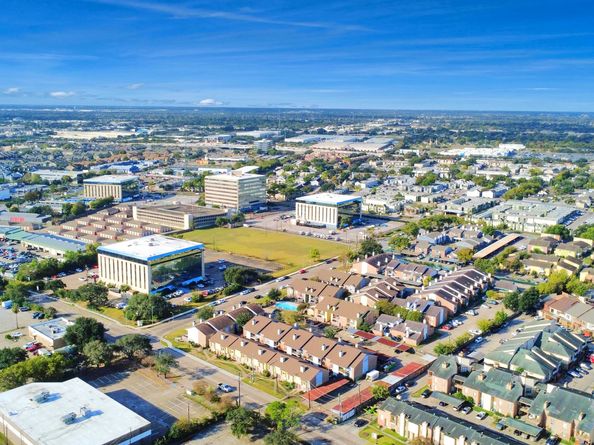 9350 Country Creek Drive 6, Houston TX 77036