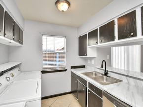 9350 Country Creek Drive 6, Houston TX 77036