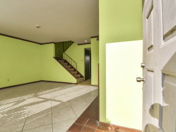 9350 Country Creek Drive 6, Houston TX 77036