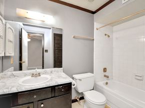 9350 Country Creek Drive 6, Houston TX 77036