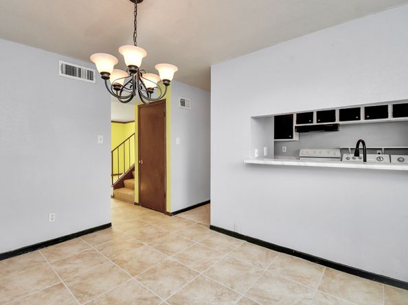 9350 Country Creek Drive 6, Houston TX 77036