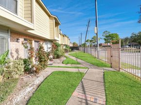 9350 Country Creek Drive 6, Houston TX 77036