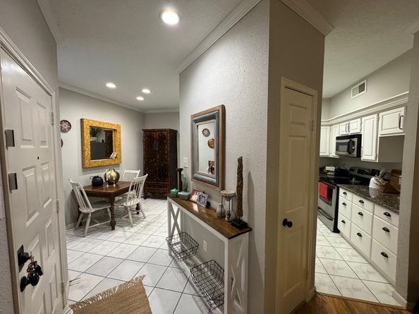 2011 Spenwick Drive 511, Houston TX 77055