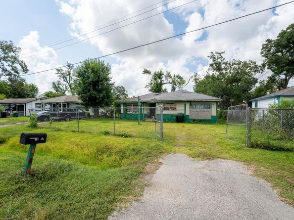 7926 Linda Vista Road, Houston TX 77028