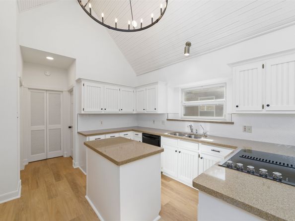 6306 Castle Lane Drive, Houston TX 77066