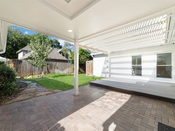 6306 Castle Lane Drive, Houston TX 77066