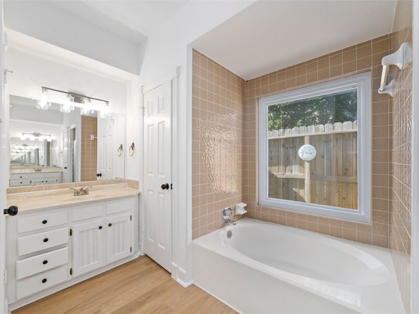 6306 Castle Lane Drive, Houston TX 77066