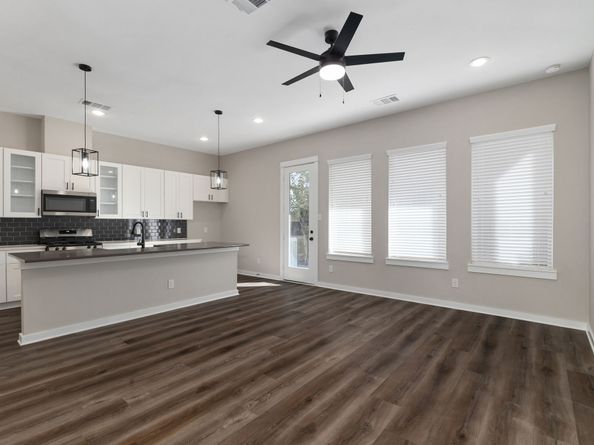 6716 PARKER OAKS Lane, Houston TX 77076