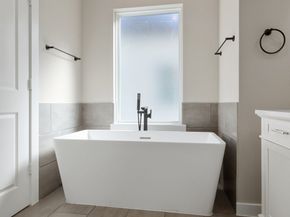 6716 PARKER OAKS Lane, Houston TX 77076