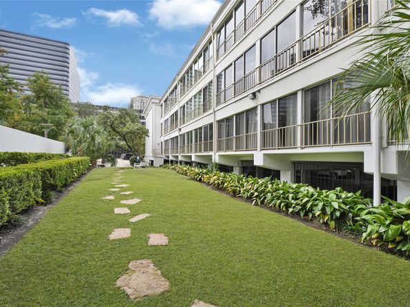 5050 Ambassador Way 314, Houston TX 77056