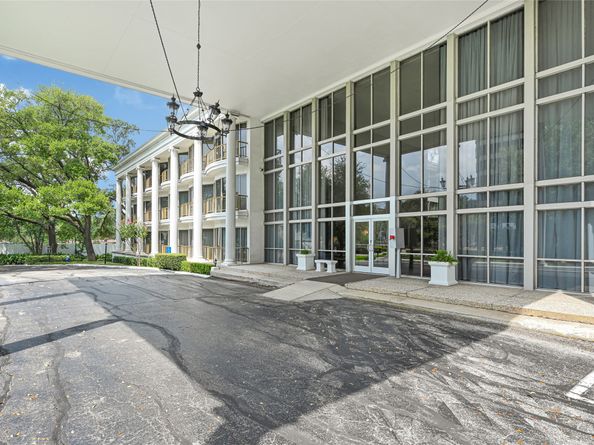 5050 Ambassador Way 314, Houston TX 77056