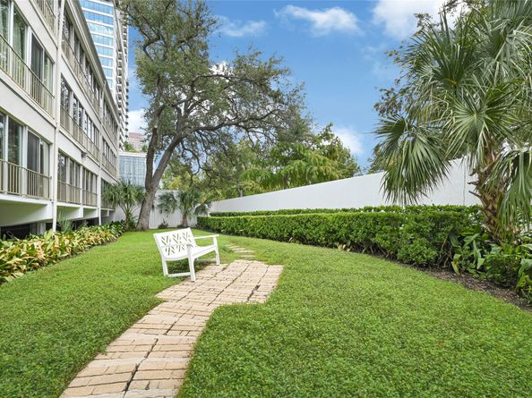 5050 Ambassador Way 314, Houston TX 77056