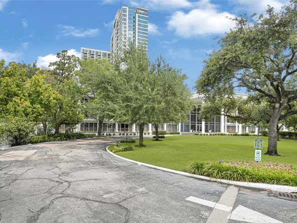 5050 Ambassador Way 314, Houston TX 77056