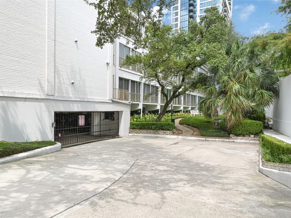 5050 Ambassador Way 314, Houston TX 77056