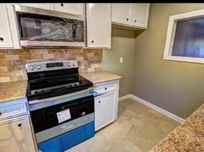 9138 Wilcrest Drive 9138, Houston TX 77099